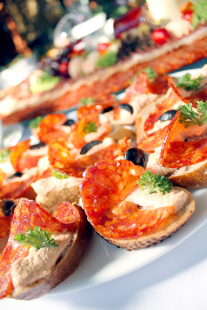 Fingerfood auf Buffet Tisch